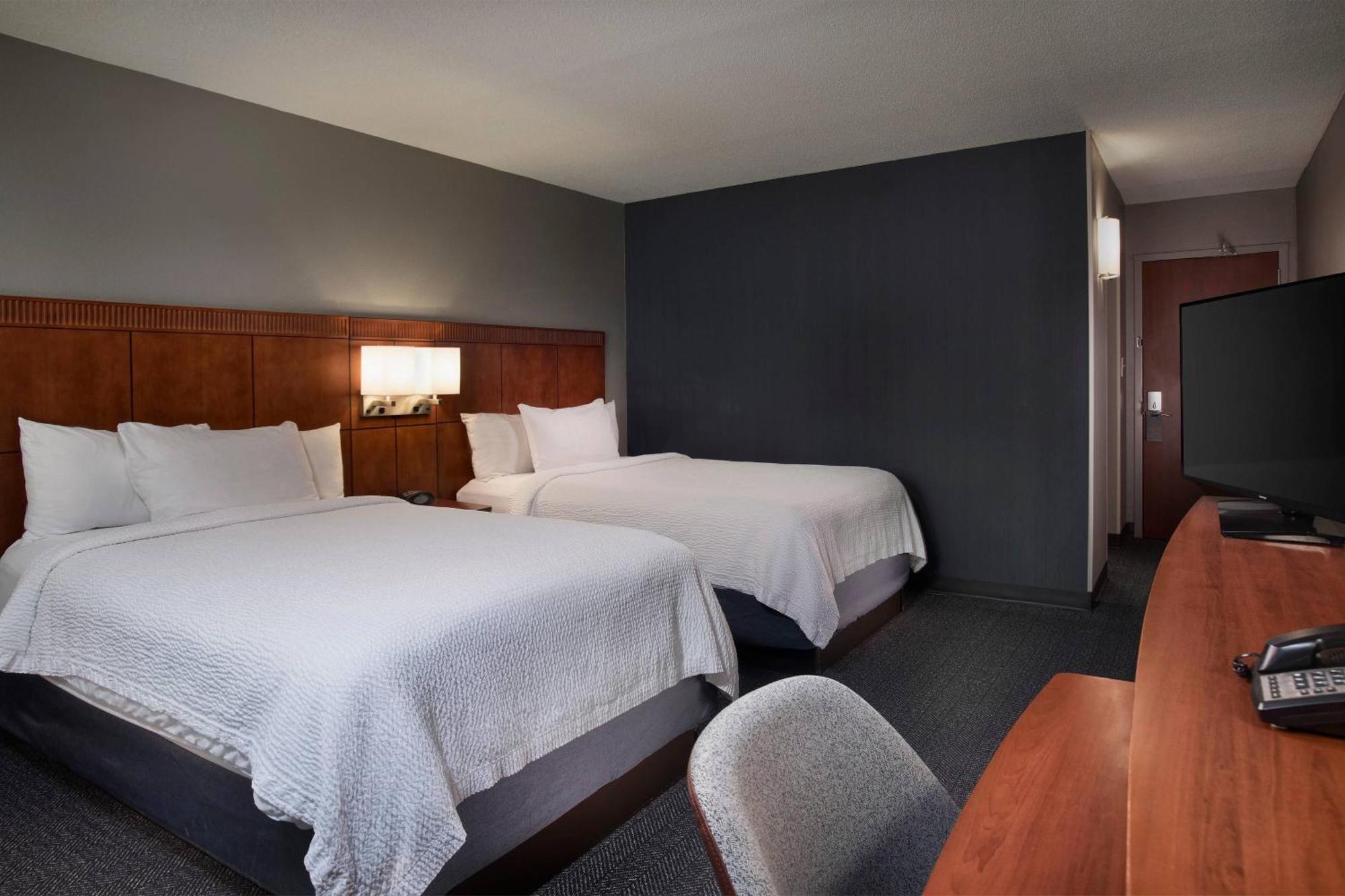 คอร์ตยาร์ด วินสตัน-ซาเลม ยูนิเวอร์ซิตี้ Hotel ภายนอก รูปภาพ