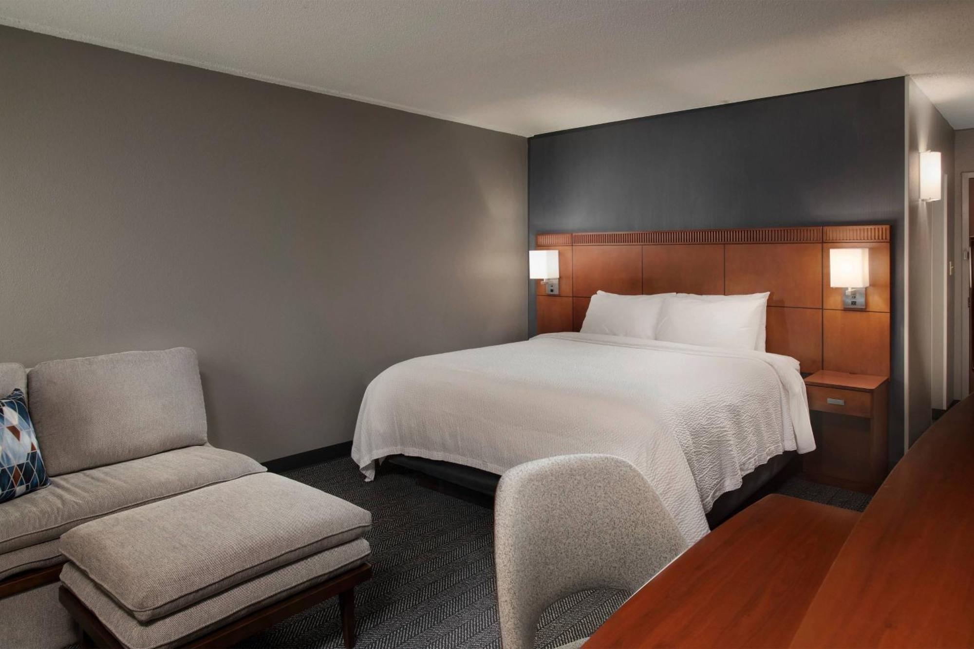 คอร์ตยาร์ด วินสตัน-ซาเลม ยูนิเวอร์ซิตี้ Hotel ภายนอก รูปภาพ
